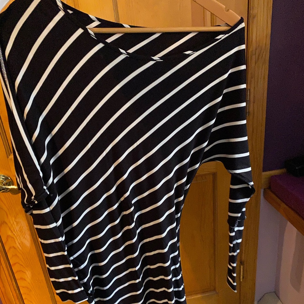 BCBG STRIPED OFF SHOULDER LONG SLEEVE DRESS